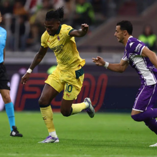 Il Milan batte 2-1 la Fiorentina e vola in testa