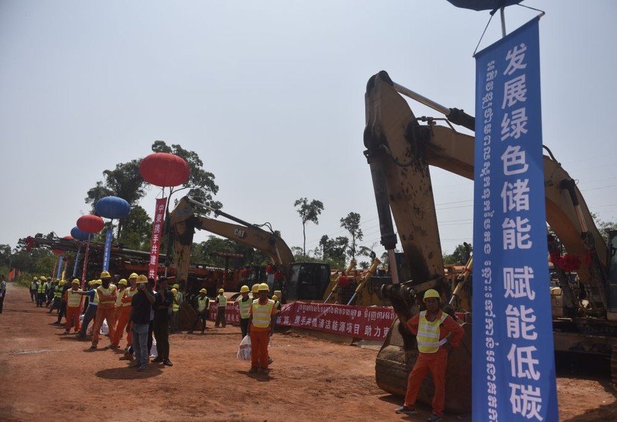 Cina, aumentano gli investimenti diretti all’estero Cina, aumentano gli investimenti diretti all’estero