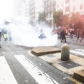 Italia in piazza per Gaza. Scontri a Milano, bloccata autostrada Bologna