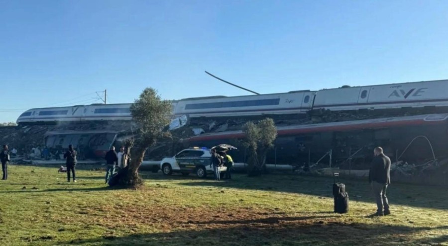 Scontro tra due treni dell’Alta velocità in Spagna, decine di vittime Scontro tra due treni dell’Alta velocità in Spagna, decine di vittime
