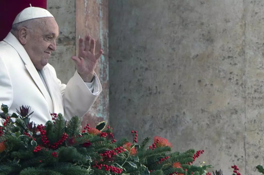 I medici “Il Papa non è fuori pericolo, mantiene buonumore”