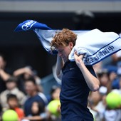 Crampi per Sinner a Shanghai: si ritira al 3° contro Griekspoor