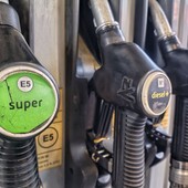 Via libera alla riforma della rete carburanti, Urso “Svolta storica” Via libera alla riforma della rete carburanti, Urso “Svolta storica”
