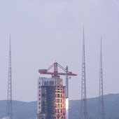 Cina, lanciati sette satelliti con un razzo Long March-6C Cina, lanciati sette satelliti con un razzo Long March-6C