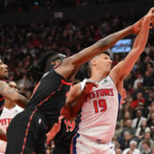 Vittoria e play-off per Detroit, 5 punti di Fontecchio a Toronto