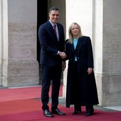 Meloni incontra Sanchez “Linea comune Italia-Spagna sul prossimo bilancio Ue”