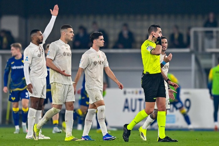 Verona-Como 0-1, Douvikas consegna l’Europa ai lariani Verona-Como 0-1, Douvikas consegna l’Europa ai lariani