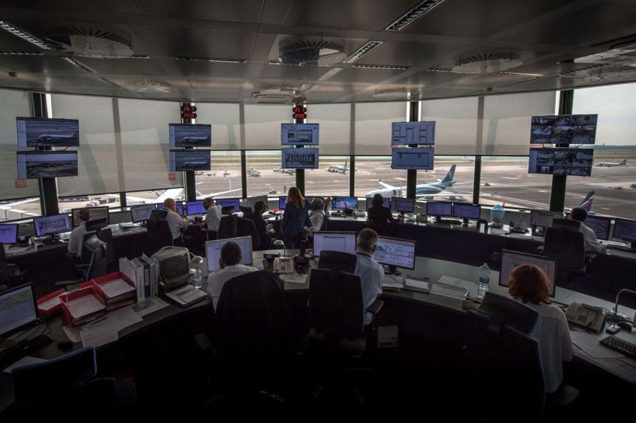 Enav “Riduzione del traffico aereo per anomalie alla rete di trasmissione dati” Enav “Riduzione del traffico aereo per anomalie alla rete di trasmissione dati”