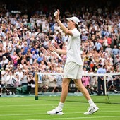 Sinner agli ottavi a Wimbledon, avanti anche Cobolli