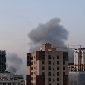 Esplosioni a Teheran e in altre città dell’Iran, risposta missilistica su Tel Aviv Esplosioni a Teheran e in altre città dell’Iran, risposta missilistica su Tel Aviv