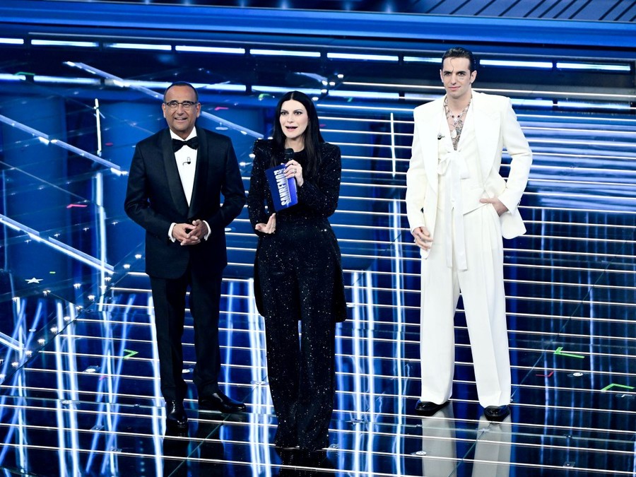 A Sanremo Nuove Proposte e Big. Show di Lillo, Lauro ricorda le vittime di Crans-Montana. Nella top 5 Paradiso, Lda e Aka 7even, Nayt, Fedez-Masini, Ermal Meta A Sanremo Nuove Proposte e Big. Show di Lillo, Lauro ricorda le vittime di Crans-Montana. Nella top 5 Paradiso, Lda e Aka 7even, Nayt, Fedez-Masini, Ermal Meta