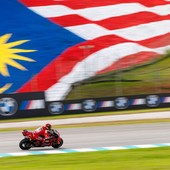 Bagnaia ruggisce in Malesia, Pecco ottiene la pole e vince la Sprint Bagnaia ruggisce in Malesia, Pecco ottiene la pole e vince la Sprint