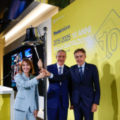 Poste Italiane celebra a Piazza Affari 10 anni dalla quotazione in Borsa Poste Italiane celebra a Piazza Affari 10 anni dalla quotazione in Borsa