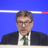 Giorgetti “Se la crisi perdura valutare sospensione del patto di stabilità” Giorgetti “Se la crisi perdura valutare sospensione del patto di stabilità”