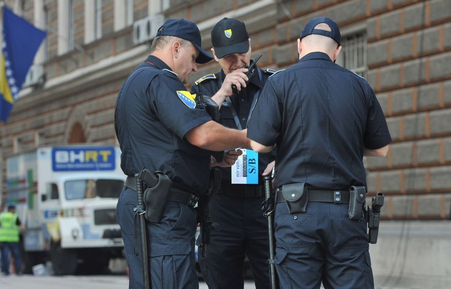 Traffico di migranti, 9 arresti tra Bosnia e Croazia sulla rotta balcanica