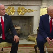 Trump incontra Netanyahu “Sabato avremo colloqui diretti con l’Iran”