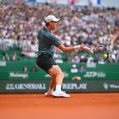 Sinner concede un set a Machac ma è ai quarti a Montecarlo Sinner concede un set a Machac ma è ai quarti a Montecarlo