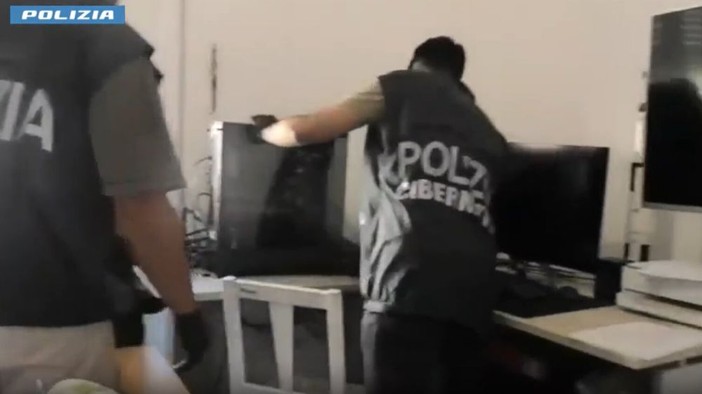 Arrestati per pedopornografia 17 membri di una rete transnazionale Arrestati per pedopornografia 17 membri di una rete transnazionale