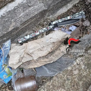 14enne ferito a scuola con un coltello, due minori denunciati a Napoli