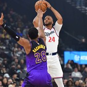 Clippers vincono derby con Lakers, tutto facile per Houston