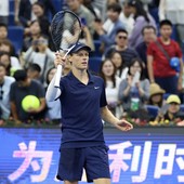 Sinner in finale a Pechino, battuto De Minaur in 3 set
