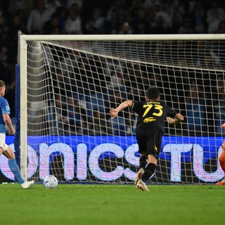 Doppietta De Bruyne e gol di Lang, al Maradona il Napoli batte 3-0 il Frosinone