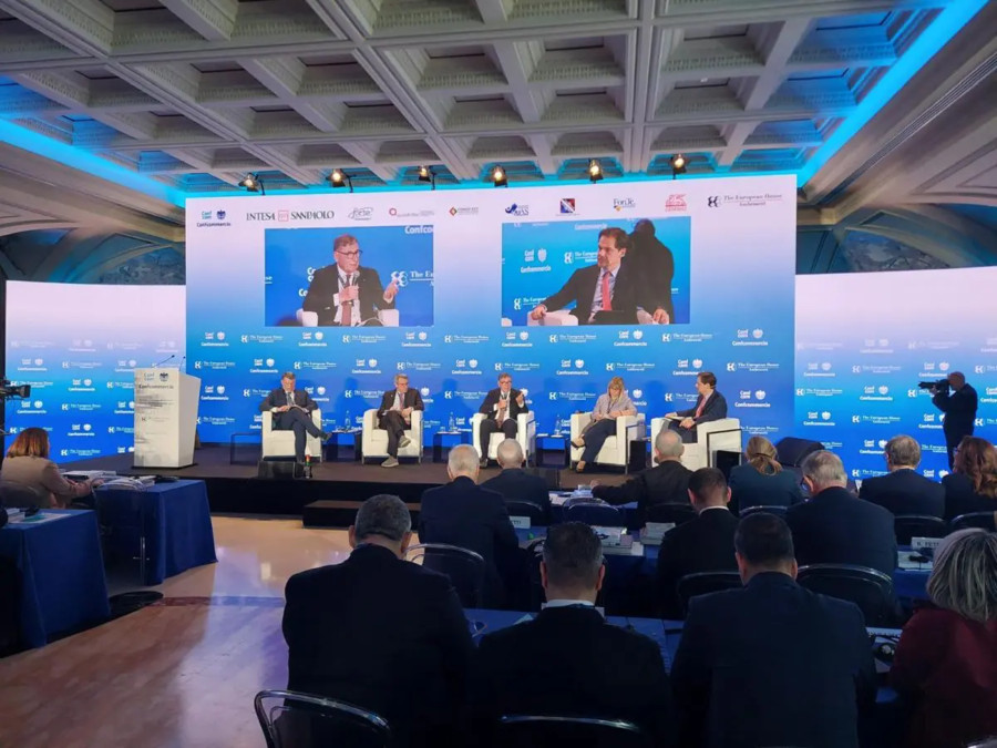 Confcom, per crescita serve lavoro di qualità. Stop contratti pirata Confcom, per crescita serve lavoro di qualità. Stop contratti pirata