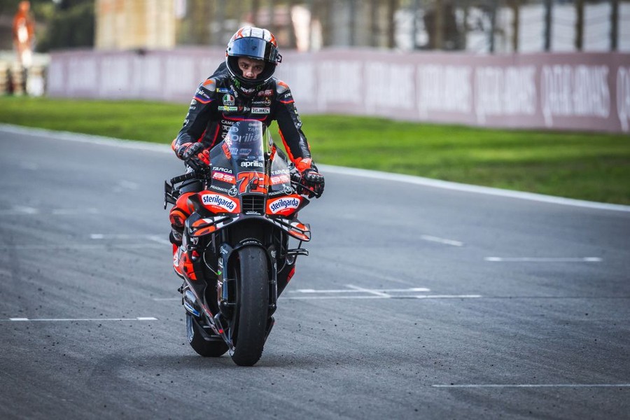 In Portogallo domina Marco Bezzecchi, out Bagnaia In Portogallo domina Marco Bezzecchi, out Bagnaia