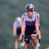 Evenepoel beffa Pogacar e vince la 15esima tappa al Tour, ritiro Vingegaard Evenepoel beffa Pogacar e vince la 15esima tappa al Tour, ritiro Vingegaard